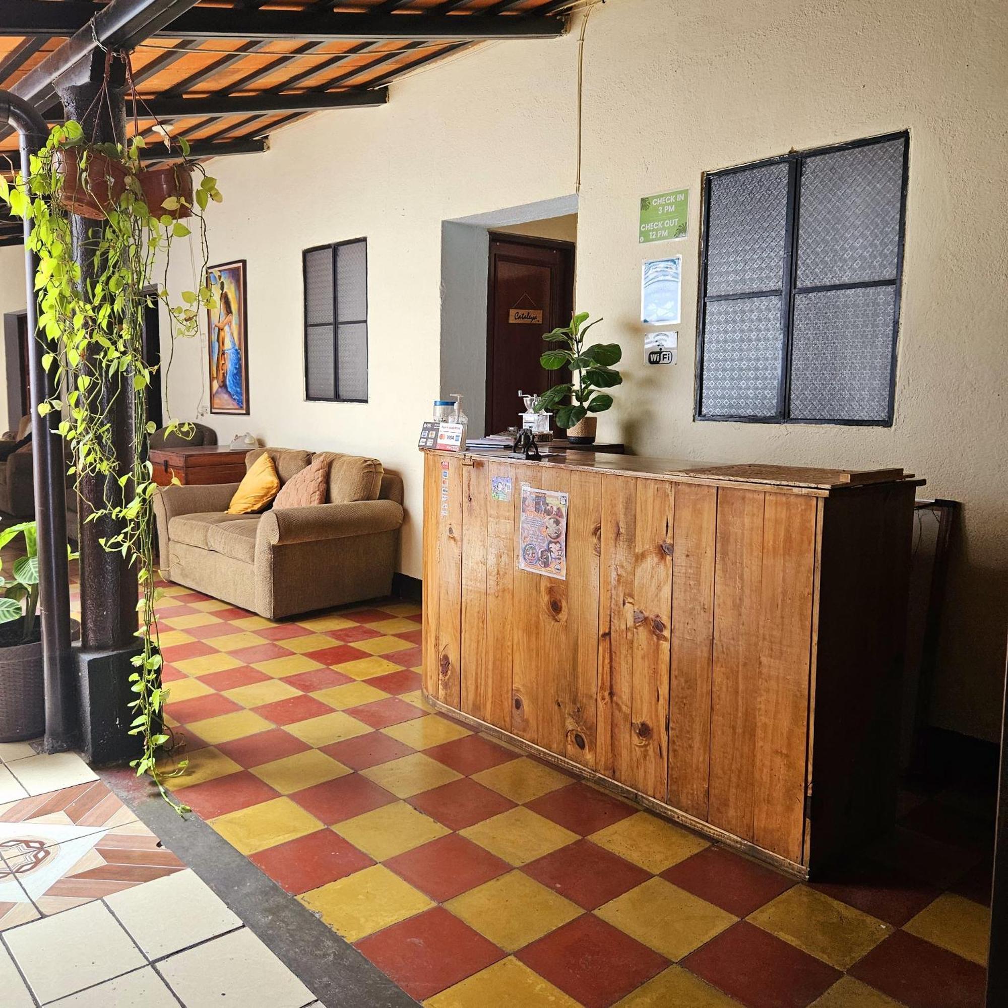 Cermeno'S House Hotel Antigua Bagian luar foto