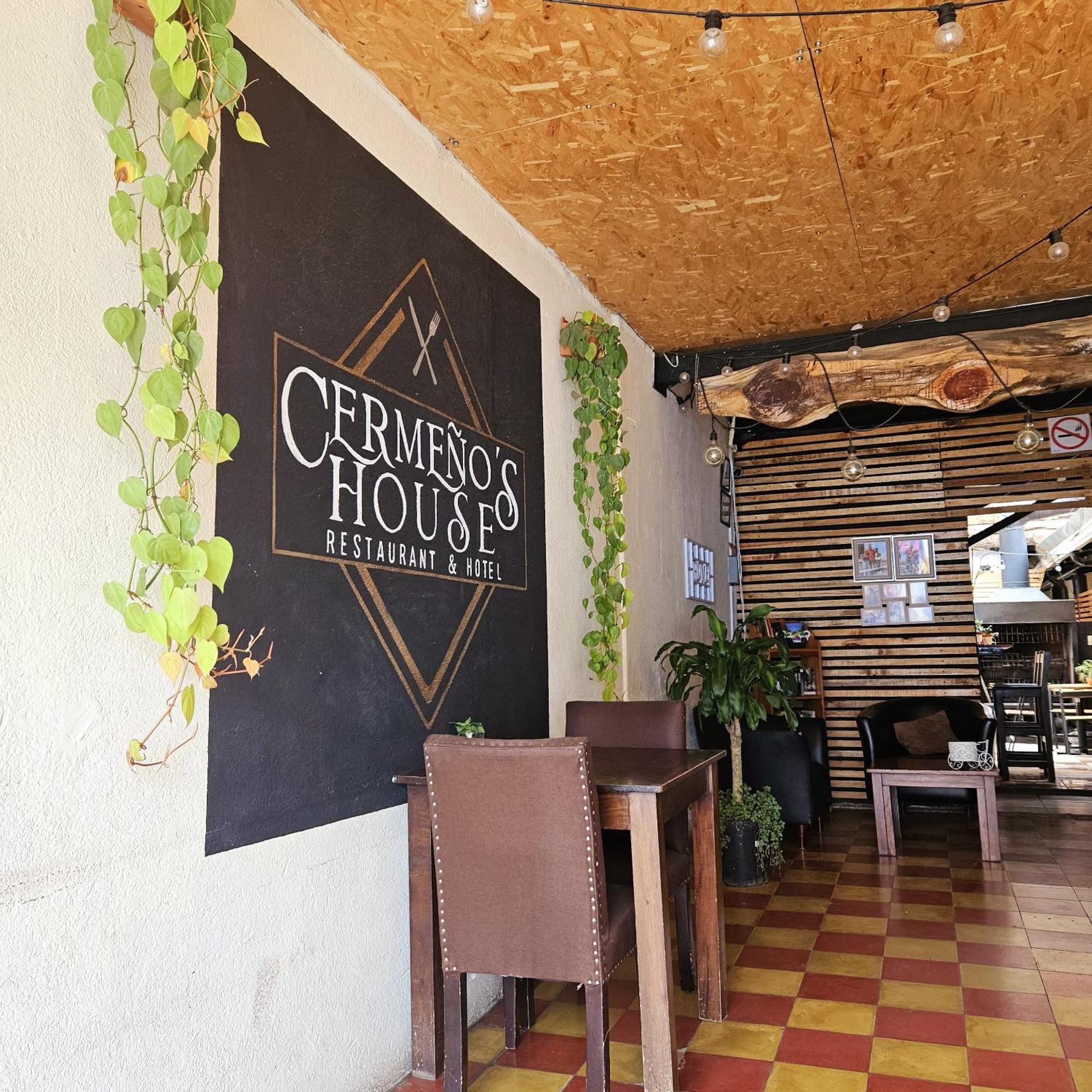 Cermeno'S House Hotel Antigua Bagian luar foto