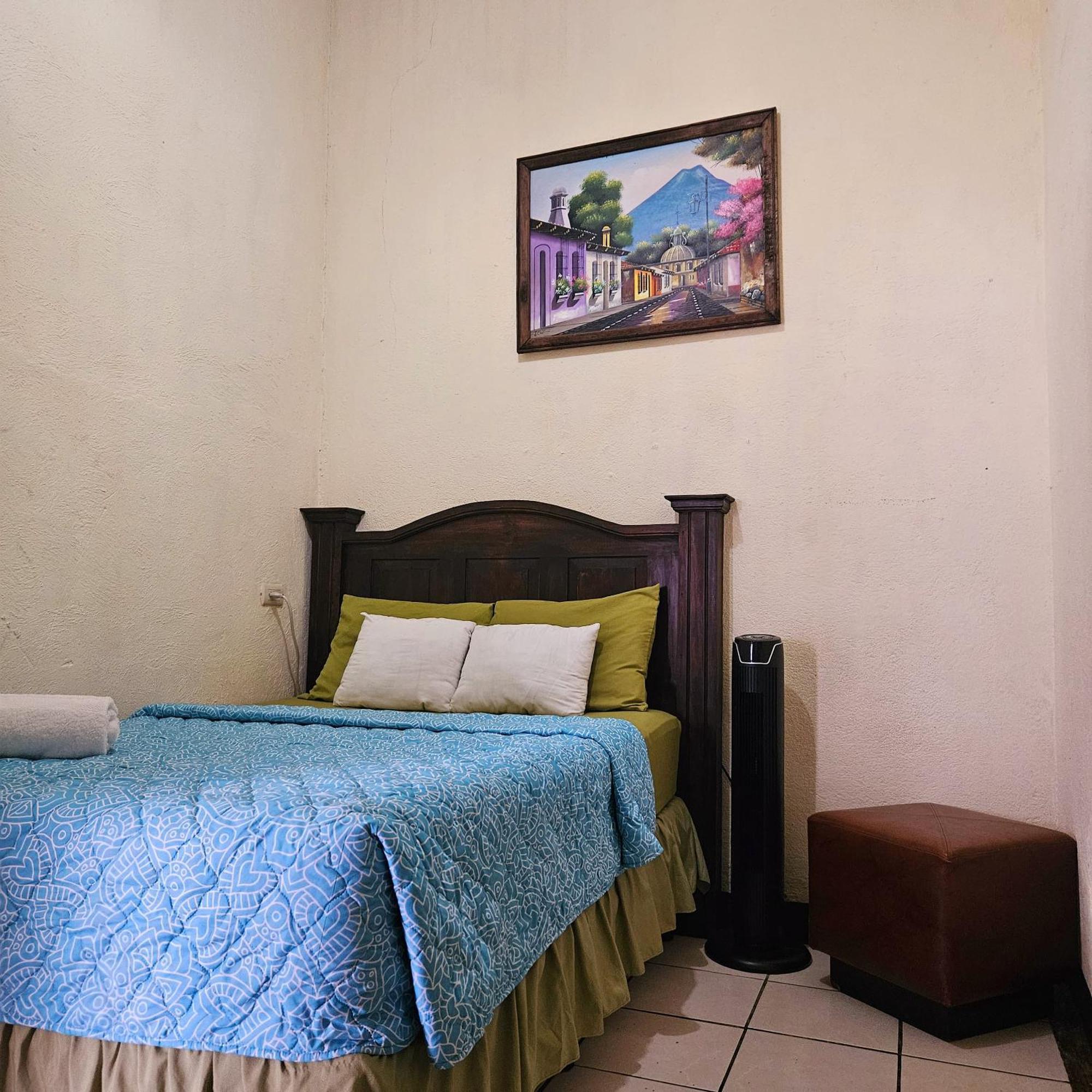 Cermeno'S House Hotel Antigua Bagian luar foto