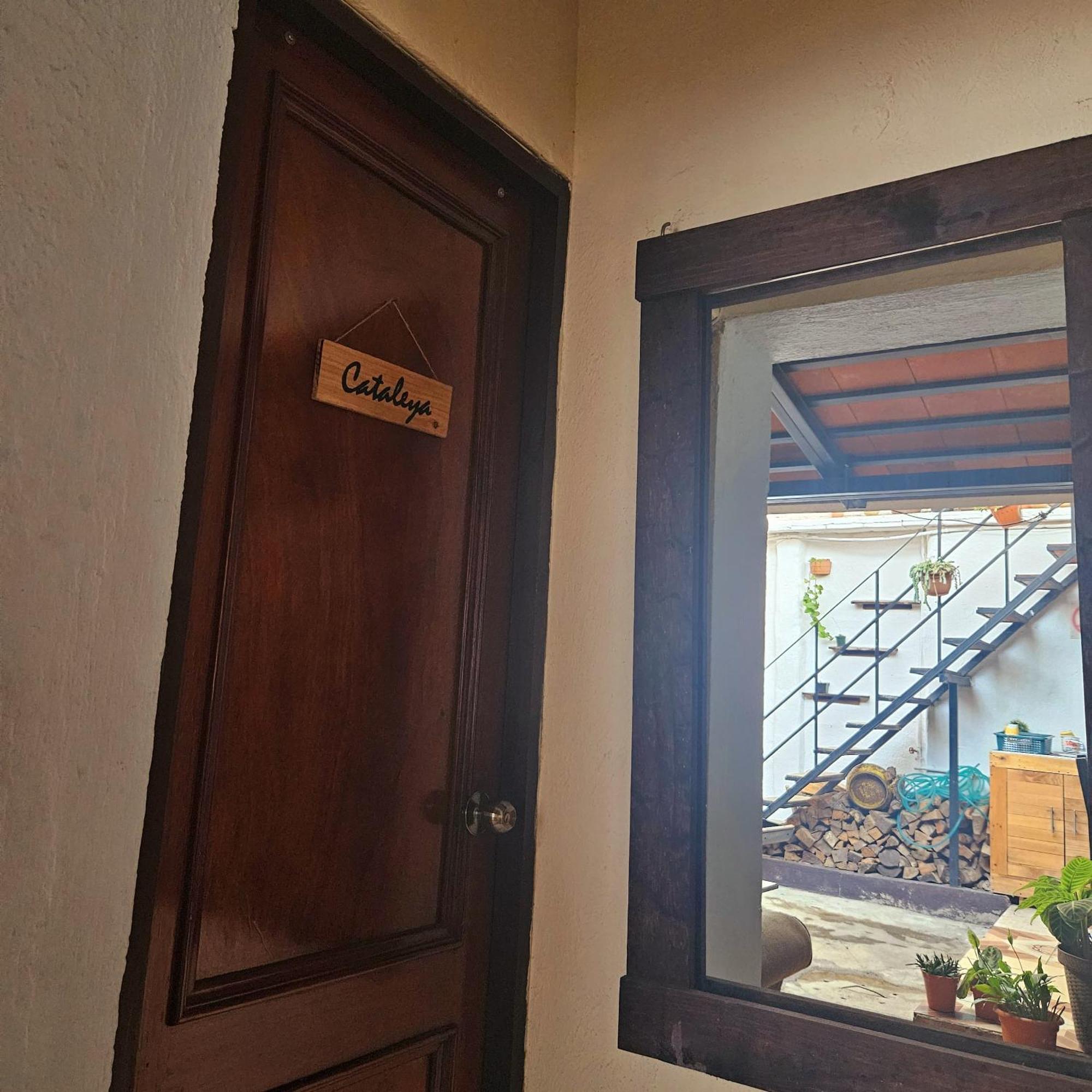 Cermeno'S House Hotel Antigua Bagian luar foto