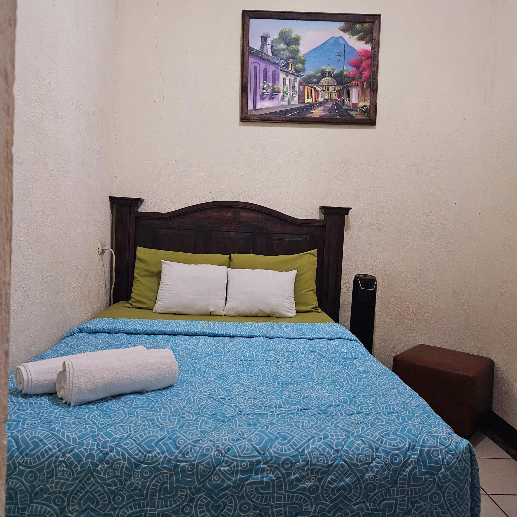 Cermeno'S House Hotel Antigua Bagian luar foto