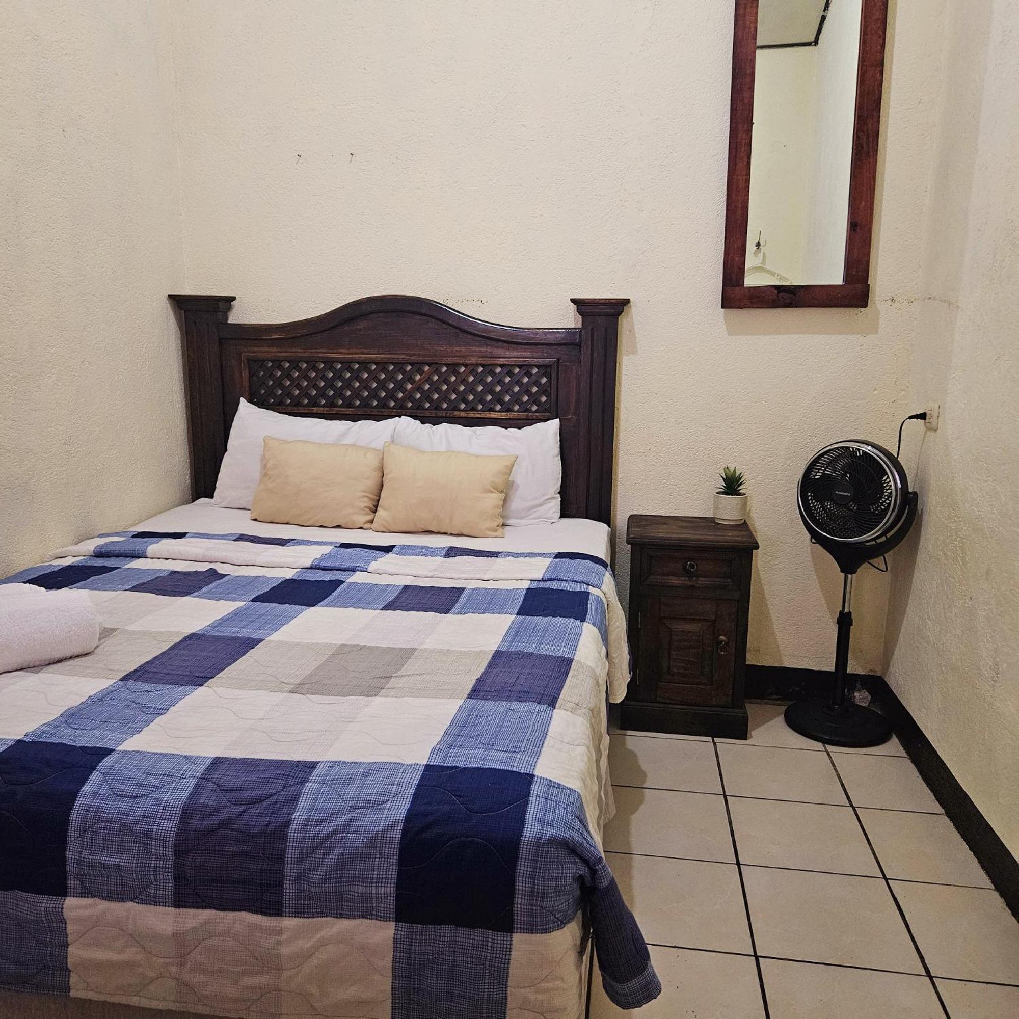 Cermeno'S House Hotel Antigua Bagian luar foto