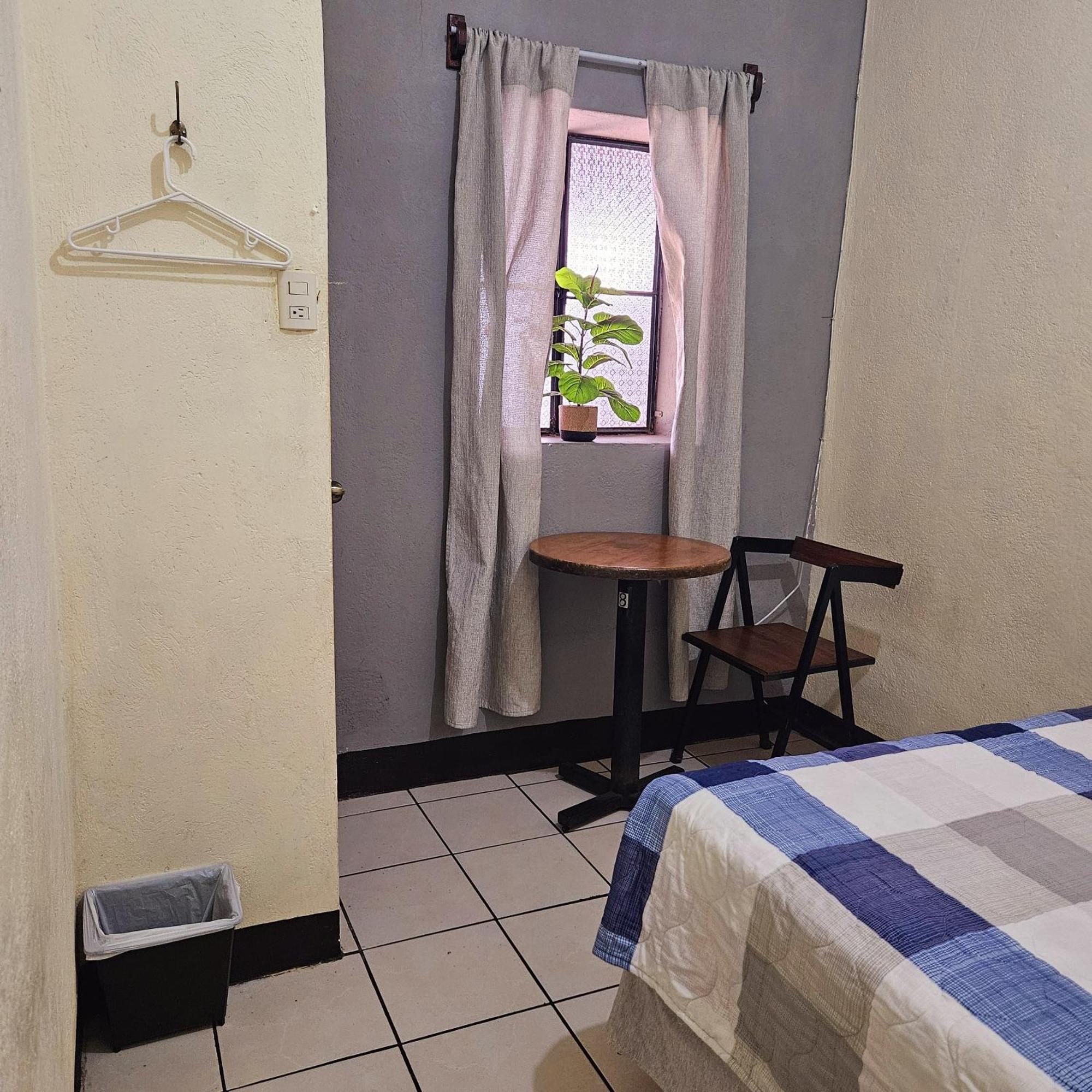 Cermeno'S House Hotel Antigua Bagian luar foto