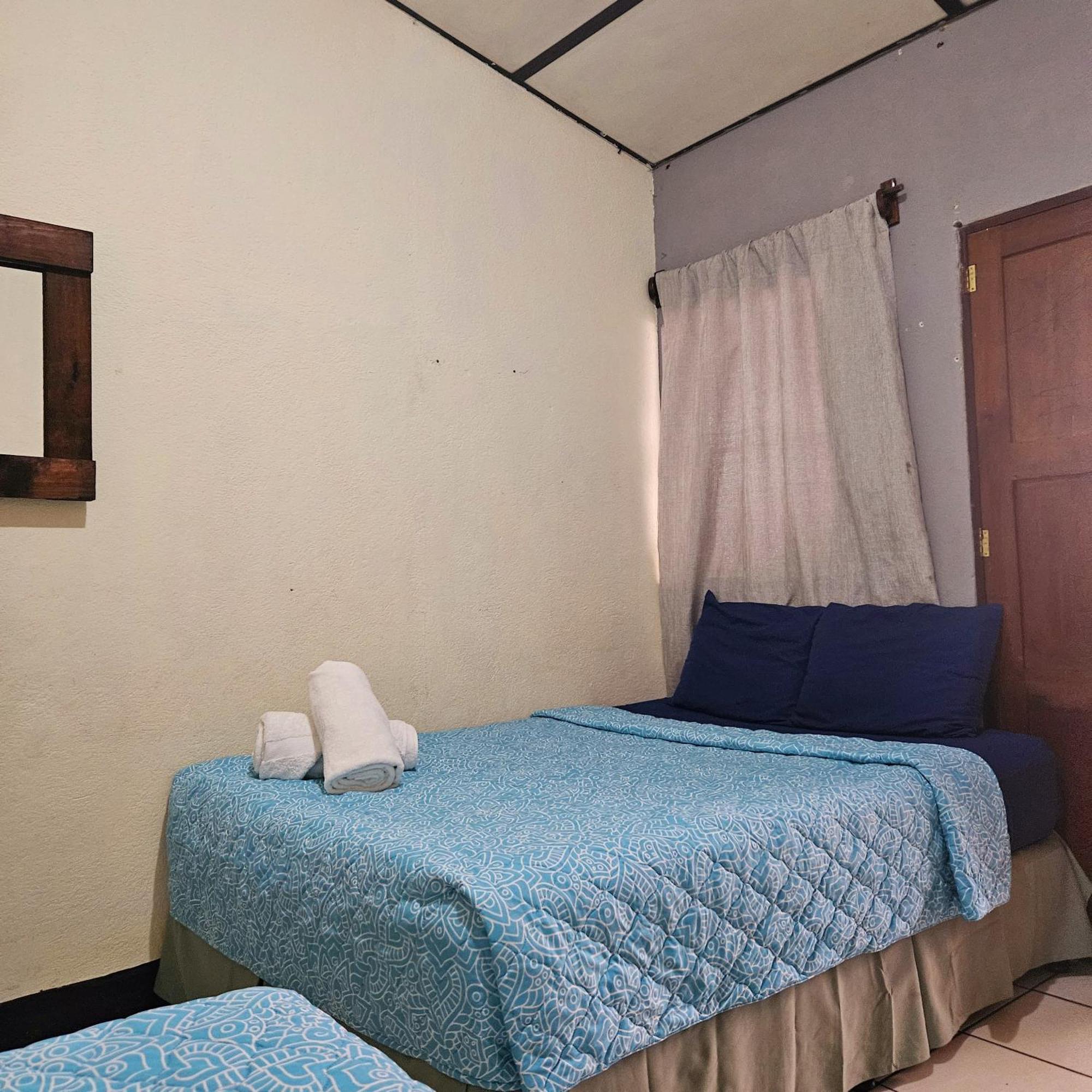 Cermeno'S House Hotel Antigua Bagian luar foto
