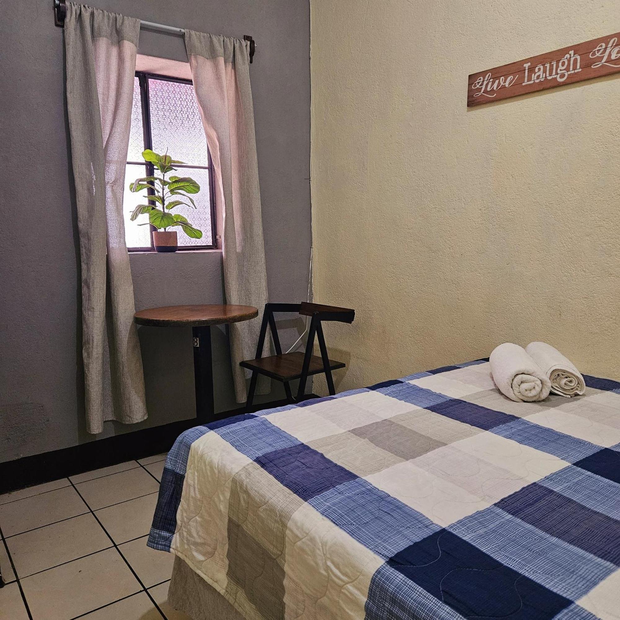 Cermeno'S House Hotel Antigua Bagian luar foto